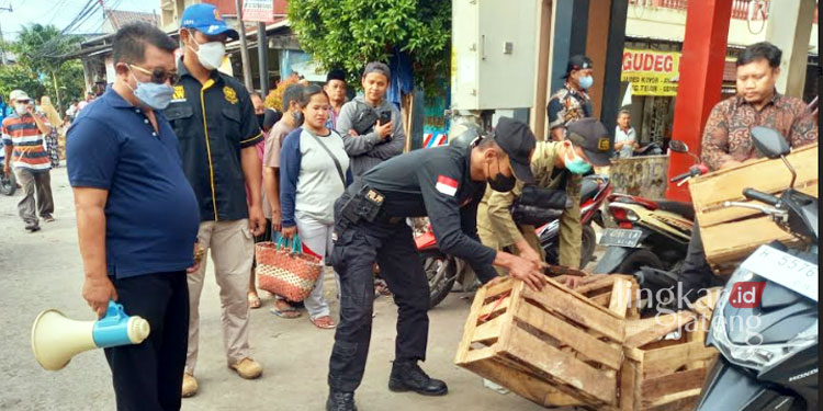 Bikin Macet, 40 Pedagang Liar di Pasar Genuksari Semarang Ditertibkan