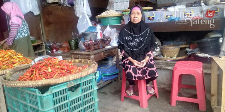 Enggan Pindah, Pedagang Masih Nekat Berjualan di Pasar Relokasi MAJT Semarang