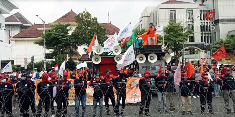 Massa Buruh di Jateng Demo Lagi, Tuntut UMK Naik 13 Persen