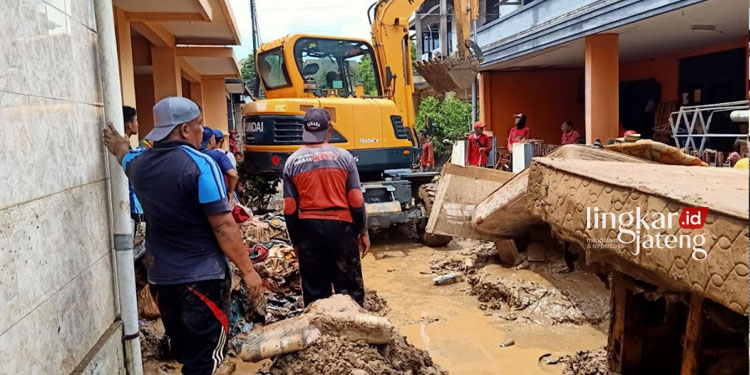 Belasan Korban Banjir Semarang Alami Hipertensi dan Depresi