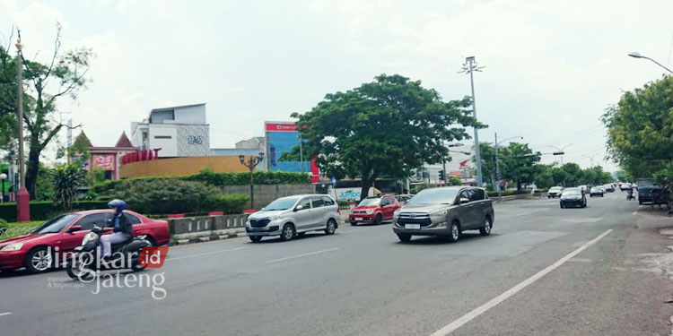 Jumlah Kendaraan Membludak, Warga Keluhkan Macet di Semarang