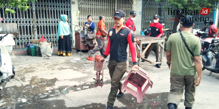 Nekat Jualan, 40 Pedagang Liar di Pasar Kranggan Semarang Ditertibkan