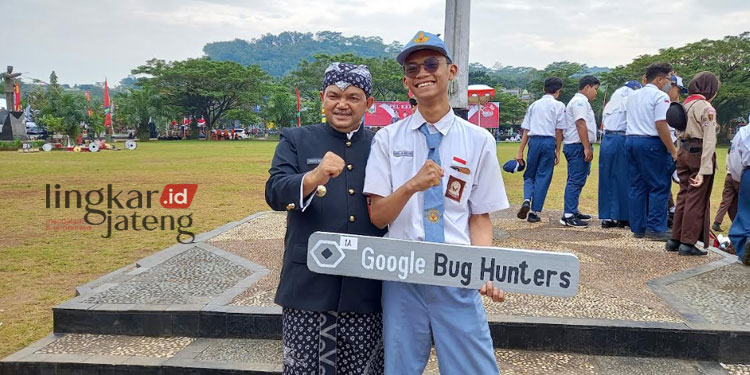 Bupati Semarang Beri Beasiswa 3 Siswa Penemu Bug Google