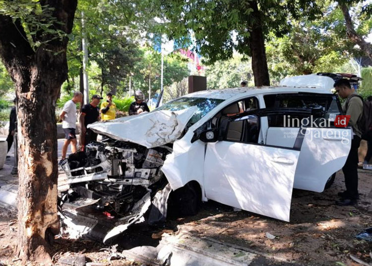 Kecelakaan Mobil di Taman Indonesia Kaya Semarang, Satu Pelajar Tewas