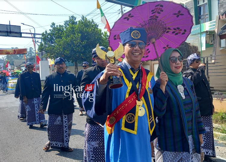 Pamerkan Piala Paralegal Justice Award, Kirab Budaya Desa Sraten Semarang Berlangsung Meriah