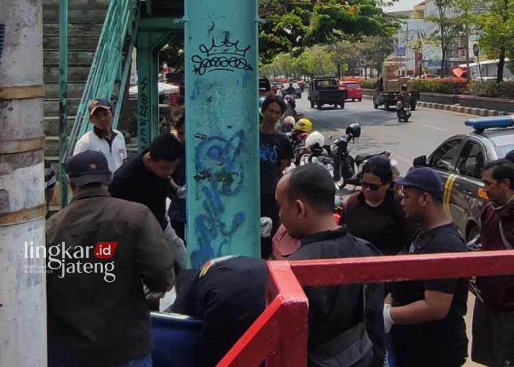 Diduga Gangguan Jiwa, Seorang Pria Tewas Terjatuh dari JPO Sudirman Semarang