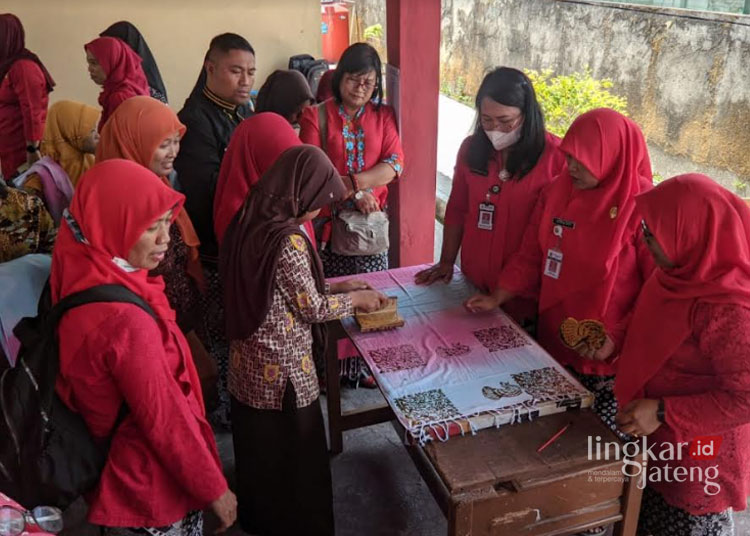 Peringati Hari Batik, MGMP Prakarya Kabupaten Semarang Kenalkan Batik Patron Ambarawa