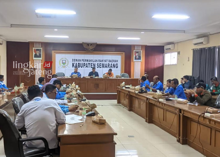 Datangi Kantor DPRD, Buruh Tuntut UMK Kabupaten Semarang 2024 Naik 15 persen