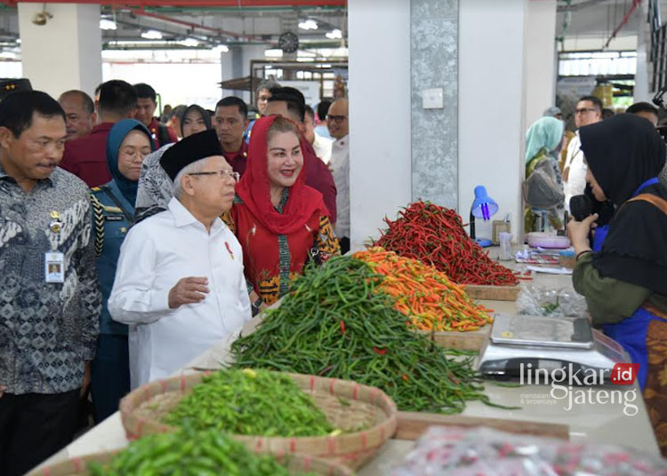Blusukan ke Pasar Johar Semarang, Ma’ruf Amin Terima Keluhan Lonjakan Harga hingga Sepi Pengunjung