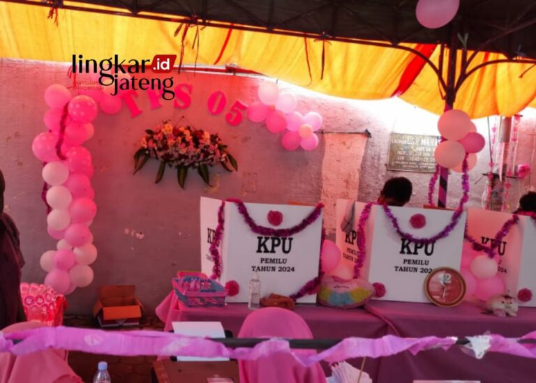 Serba Pink, TPS di Semarang Ini Semarakkan Coblosan Pemilu dengan Tema Valentine
