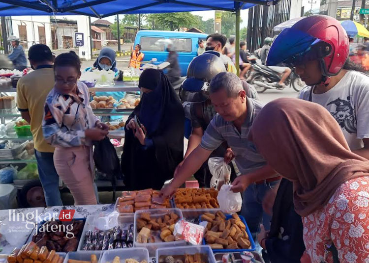Perkuat Toleransi Warga, Begini Serunya War Takjil di Ambarawa Semarang