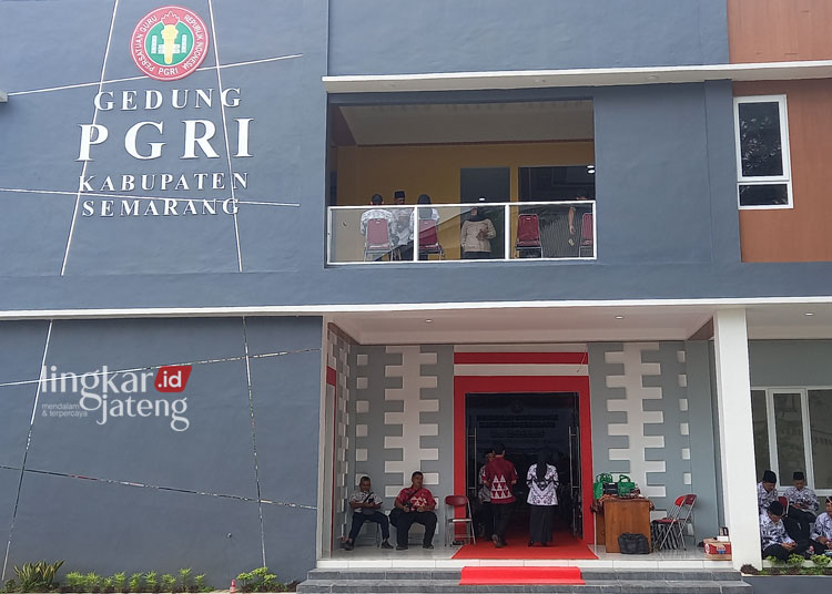 Diresmikan Bupati, Gedung PGRI di Kabupaten Semarang Berdiri dari Hasil Iuran Guru