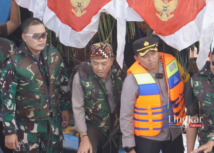 Pesta Lomban di Jepara, Pj Bupati Edy Supriyanta Pimpin Pelarungan Kepala Kerbau