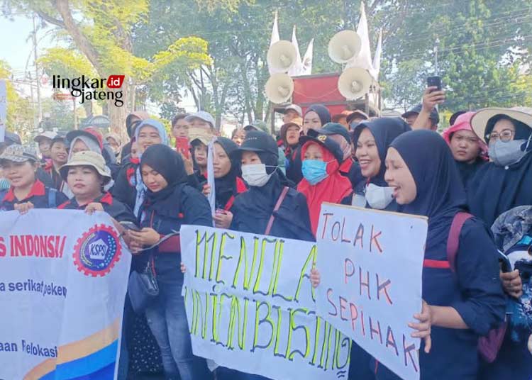 Tolak PHK Sepihak, Ratusan Karyawan PT Kinyip Gerudug Kantor DPRD Kota Semarang